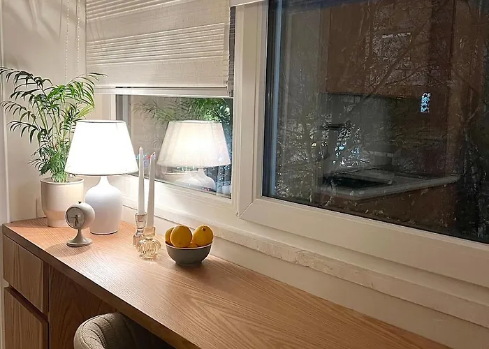 Cozy Near Center شقة تيرانا