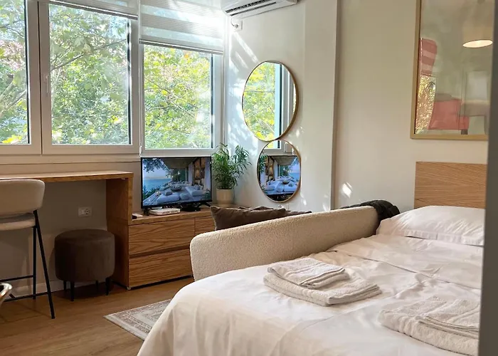 Cozy Near Center * تيرانا