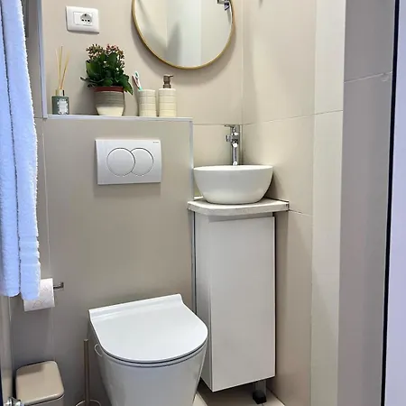 Cozy Near Center Daire