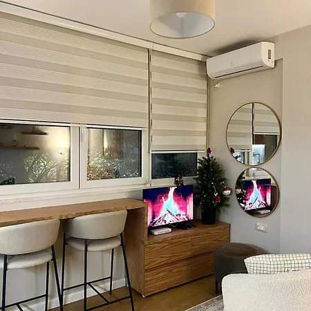 Cozy Near Center * تيرانا