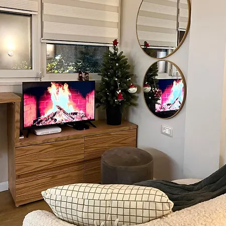 Cozy Near Center Lejlighed *